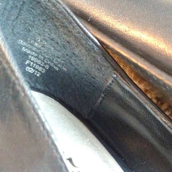 East 5th Navy Blue heels, size 7 - Picture 7 of 7